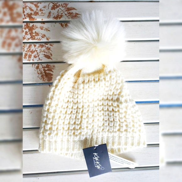 NWT Fury Pom KyiKyi Knitted Beanie Ivory - Picture 1 of 4